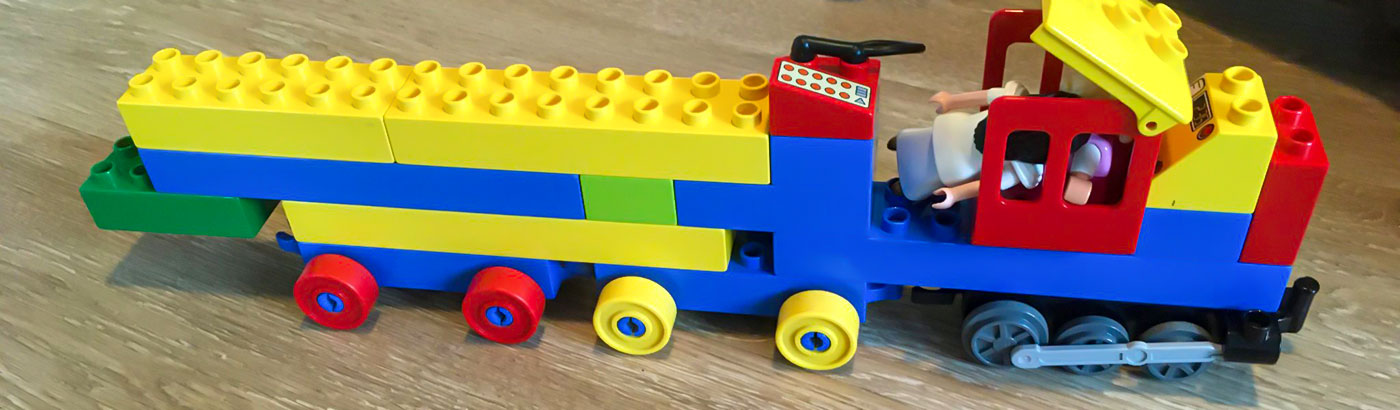 bunte Lego Eisenbahn